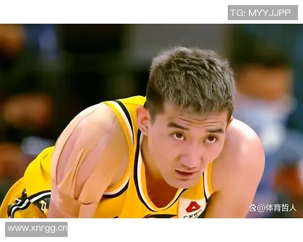 特纳三分球表现惊艳队友鼓励他勇敢投篮展现新风采 特纳三分球表现惊艳队友鼓励他勇敢投篮展现新风采