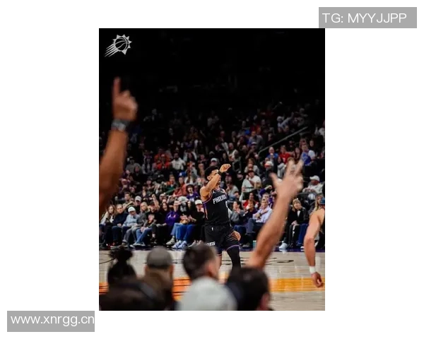 布克首节狂轰20分3助攻表现惊艳助球队领先对手